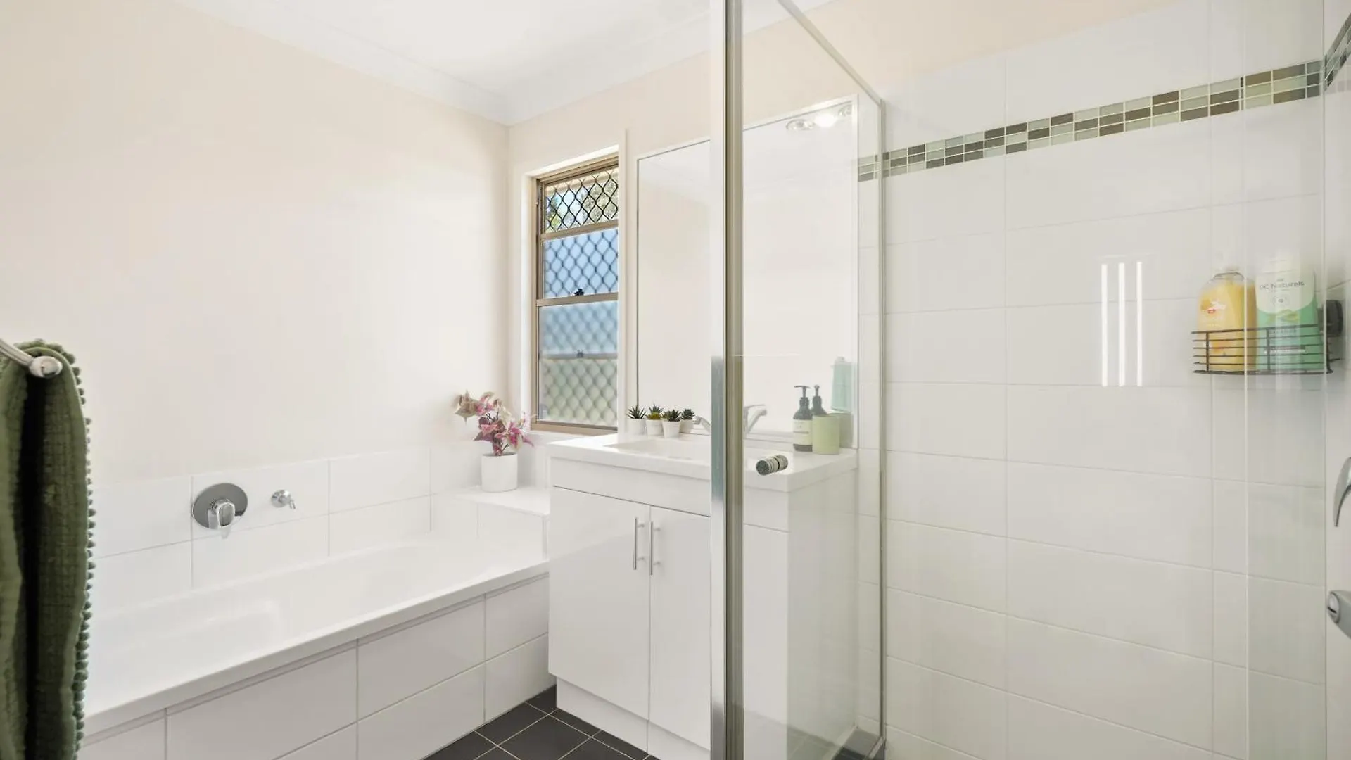 5Bdr 2Bth Bushland Home Coomera