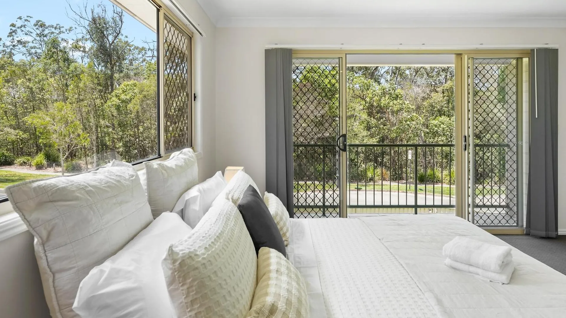 5Bdr 2Bth Bushland Home Coomera